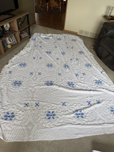 Vtg white chenille bedspread - vtg,